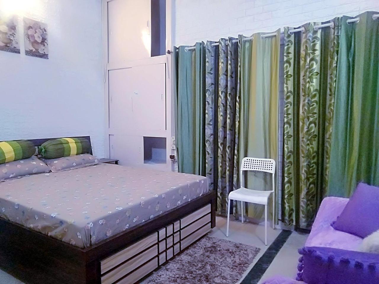 Men-only Cozycorner * Lucknow